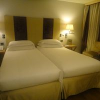 私たちの部屋はちょっと狭かったです。