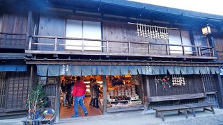 木の桶が素晴らしいし，安い．良心的な店だ