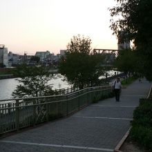 水の街、大阪らしい雰囲気がある大阪ドーム南公園