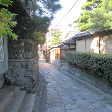 土塀も現れます…この辺りに来ると、多くは民家です