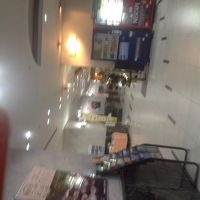 フロント前。奥はビュッフェ