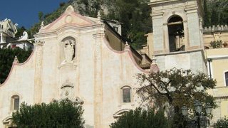 ゴシック建築の教会です。