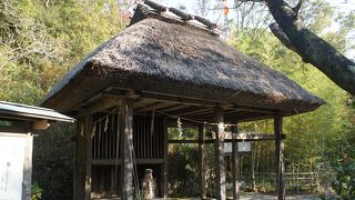 この茶堂は土佐から伊予へ越す龍王街道と呼ばれる道にあったものです