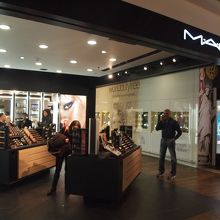 MAC (ヒースロー空港第3ターミナル店)