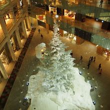 WHITE　KITTE　クリスマスツリー