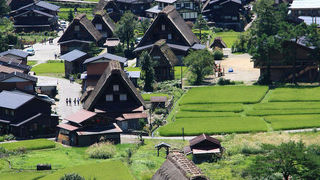 集落を見下ろす。