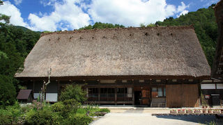 養蚕の様子も見学できる。