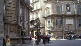 見応えのある四つ角です。