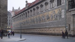 フラウエン教会が崩れ落ちた空爆でも生き残ったそうです。