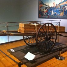 大八車。今でも交通標識で見かけます（笑）。