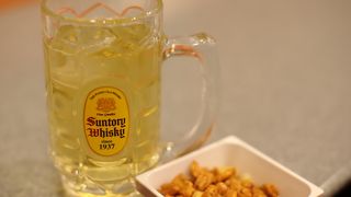 ハイボールサーバーで提供される角瓶ハイボール