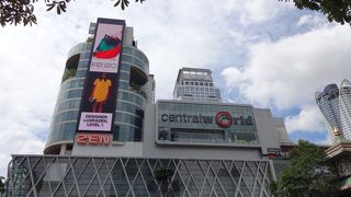 チットロム駅からすぐ