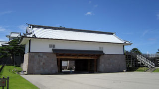 金沢城の正門。