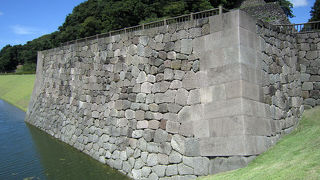 復元されたお堀。