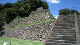 いくつかの積み方で積まれている。