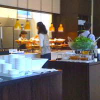 朝食はバイキング形式