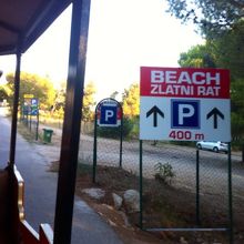 ミニトレインに乗ってビーチへ