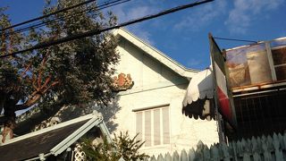 プールのある庭が綺麗な場所です!!