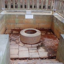 炭酸泉源。ここの水は飲めません。