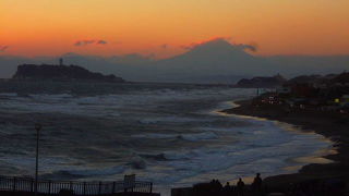 江の島と富士山が望める夕日スポット　稲村ケ崎海浜公園