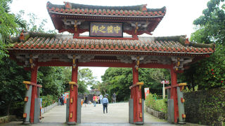 沖縄を代表する門