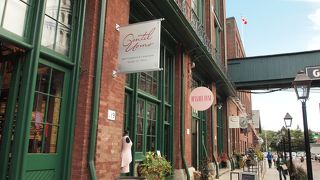 トロントの古き良き時代？のままのショッピングエリア　＠ディスティラリー地区