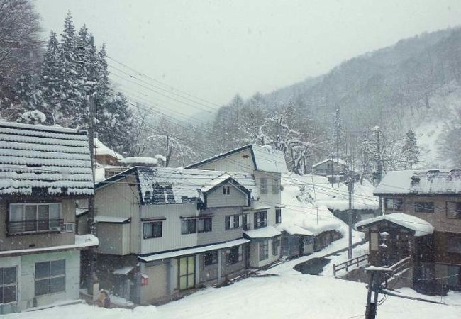 冬場は雪に覆われた温泉