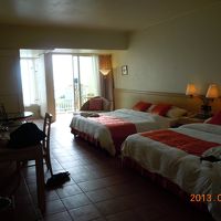 客室内部からバスルーム・ベランダ方向を撮影