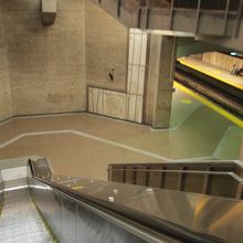 ここはたぶんJean-Talonの駅だったと思います。