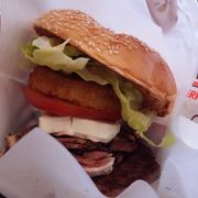 沖縄に来たら必ず立ち寄るハンバーガーショップ♪