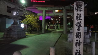 西鉄天神駅のすぐ近くにあります。