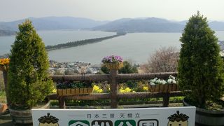 天の橋立は傘松公園まで船で移動する。