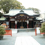 堺の商店街そばに建つ歴史はある神社