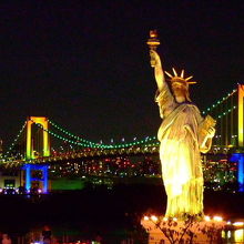 レインボーブリッジと自由の女神像