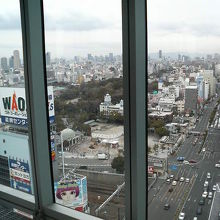 エレベーター脇の階段部分から。結構いい眺めです。