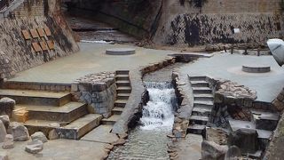 川床から登れない階段もあるのでご注意（有馬川親水公園）