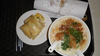 朝ごはんの行列店