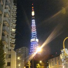 信号を渡ったら赤羽橋駅