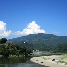 肱川と大洲城。