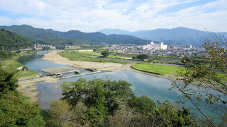 肱川を見下ろす山。