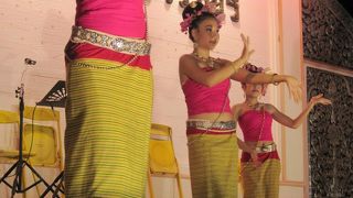 タイ北部の哀愁をおびた弾き語りや舞踊にうっとり