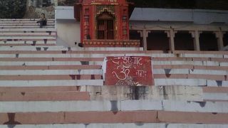 ほこらが特徴的なガート