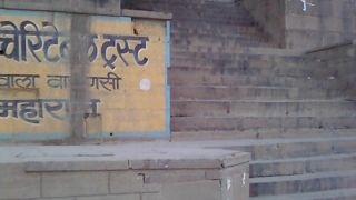 大きくヒンドゥー語で名前が書かれているのが特徴的