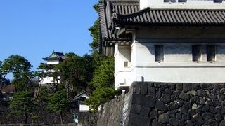 辰（たつ）未（み）＝東南　石落としや狭間が見られる 巽櫓 （桜田二重櫓） 