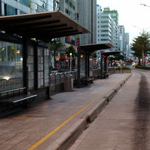 台北の主要道路に整備された、バス専用走行レーン