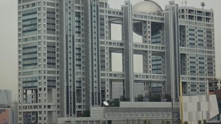 芝浦方面からも直ぐに分かる建物です