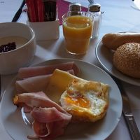 朝食は種類が多い。