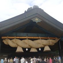 神楽殿のしめ縄