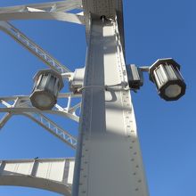 橋を照らす街燈