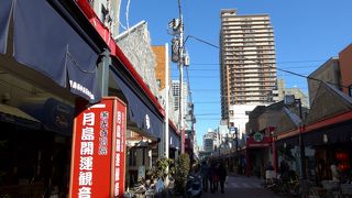 商店街の多くのお店がもんじゃ焼き専門店です